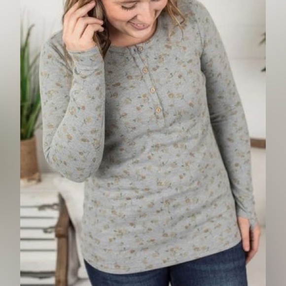 Michelle Mae Harper Henley Top- Grey W/ Yellow Floral - Picture 2 of 6